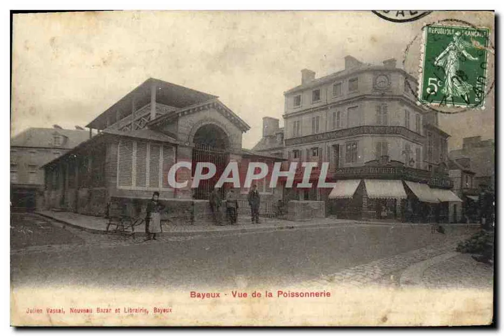 Bayeux — Vue de la Poissonnerie — Julien Vapsal, Nouveau Bazar et Librairie, Bayeux - Frente