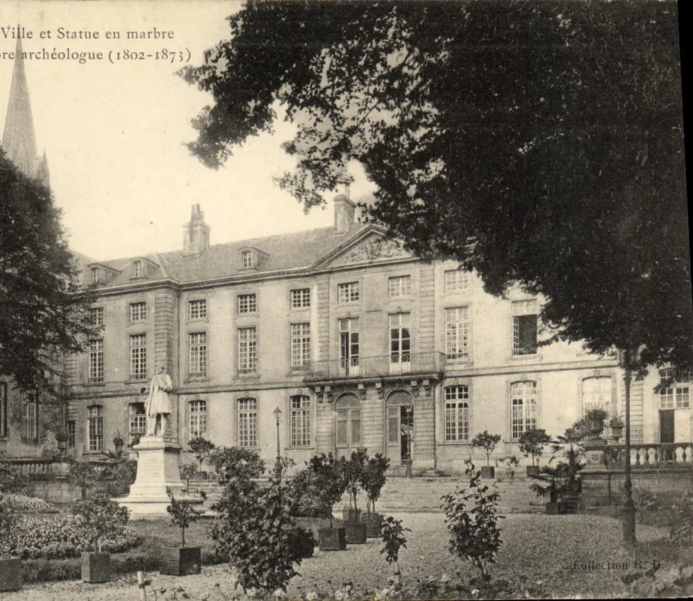 Rathaus und Marmorstatue — Archäologisches Museum (1802-1873) — Sammlung R. D. - Vorderseite