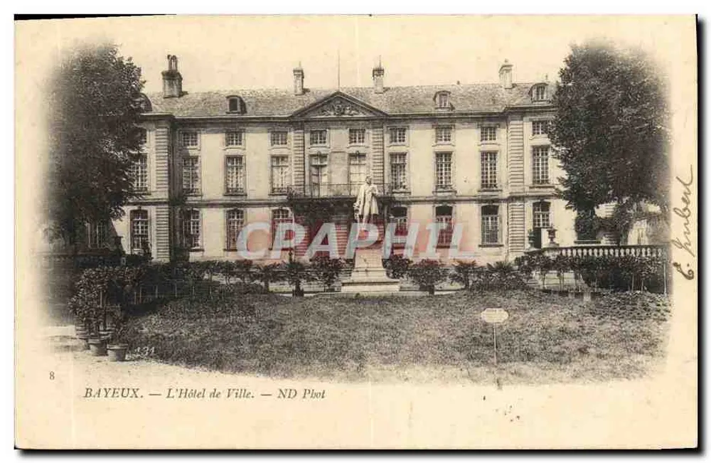 Bayeux — O Hotel de Ville — ND Phot - Frente
