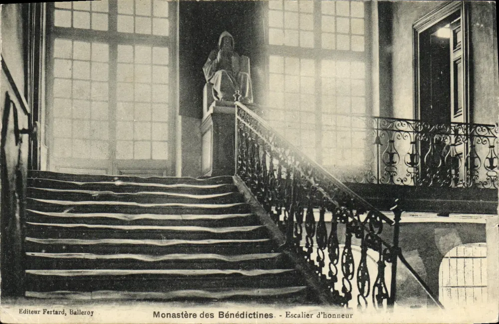 Mosteiro das Beneditinas — Escada de Honra — Editor Fertard, Balleroy - Frente