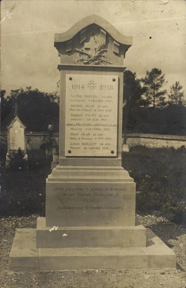 Monument aux morts — inscription des noms et dates de décès — éditeur imprimeur non visible - Frente