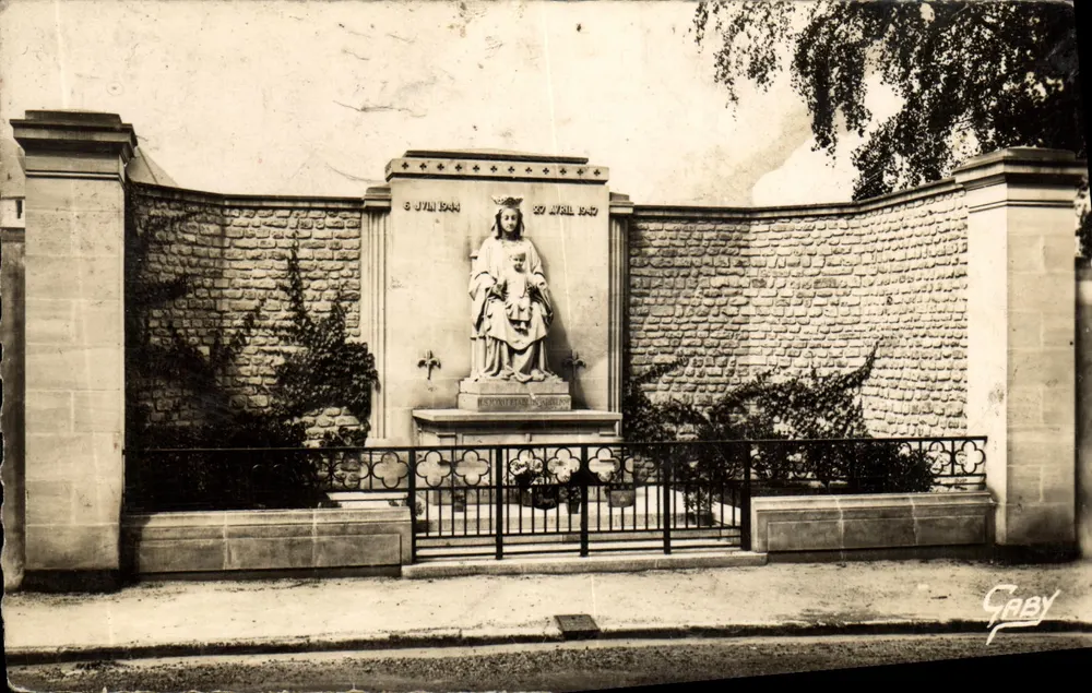 Monumento de Reconhecimento à Virgem — Praça de Gaulle — Éditions GABY - Frente