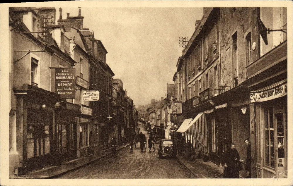 La Rue Saint-Jean — vue de la rue piétonne avec commerces et voiture d'époque — Éditions Artistiques et Publiques Gaen - Frente