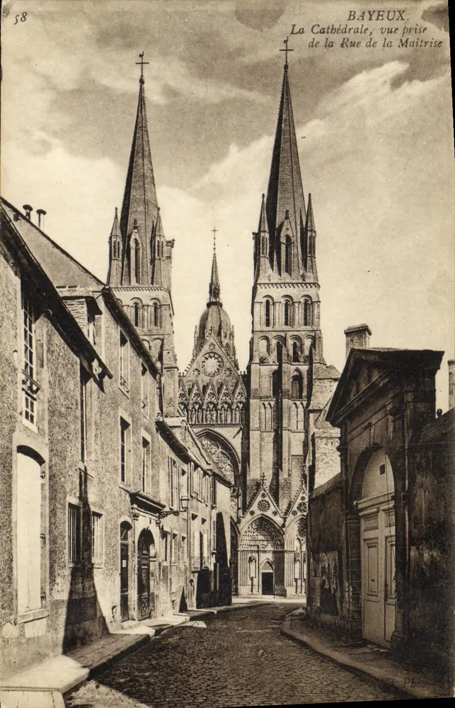 Bayeux — Ansicht der Kathedrale aus der Rue de la Maitrise — D. Photo - Vorderseite