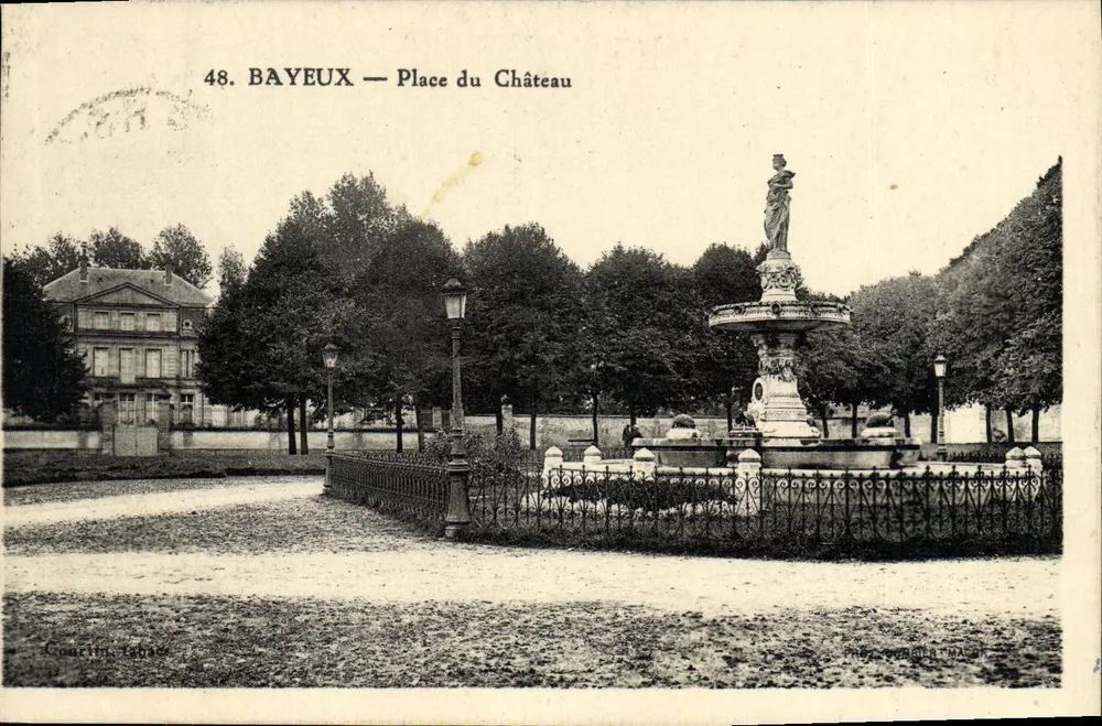 Bayeux — Place du Château — Courcier-Ishae, n°48 - Frente