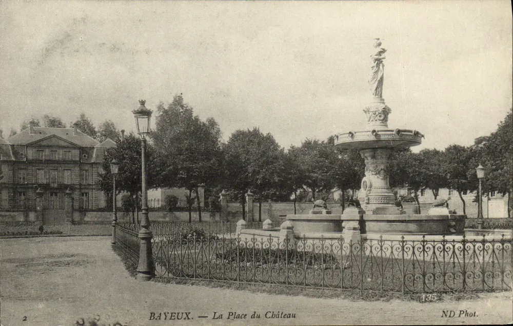 Bayeux — A Praça do Castelo — ND Fot. n°135 - Frente