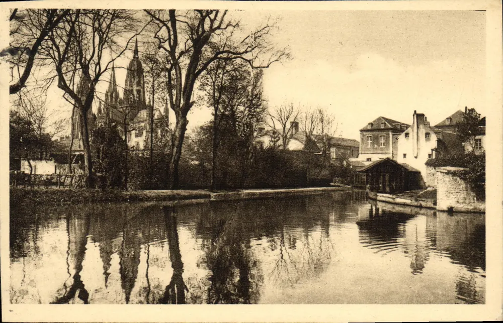Vista do canal de Bayeux — Catedral de Bayeux no fundo — A. Dubourg, editor (nº 26) - Frente