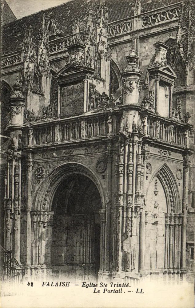 Falaise — Kirche Sainte-Trinité. Der Portal — LL - Vorderseite