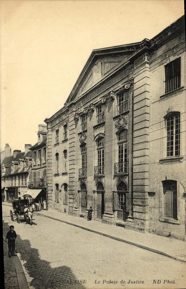 Kaélaise — O Palácio de Justiça — ND Phol. - Frente