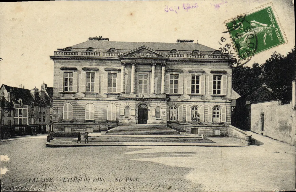 FALAISE — Das Rathaus — ND Phot. - Vorderseite