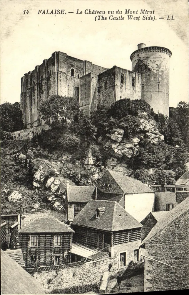 FALAISE — Das Schloss von Mont Mirat aus gesehen — LL - Vorderseite