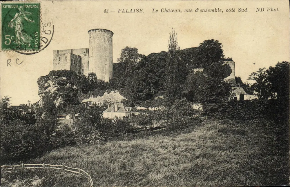 Falaise — Das Schloss, Gesamtaufnahme, Südseite — ND Phot. - Vorderseite