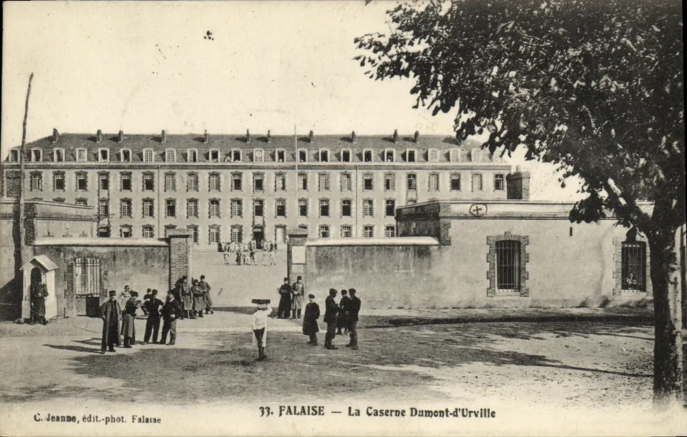 Falaise — Kasernen Dumont-d'Urville — C. Jeanne, Verlag-Fotograf Falaise - Vorderseite
