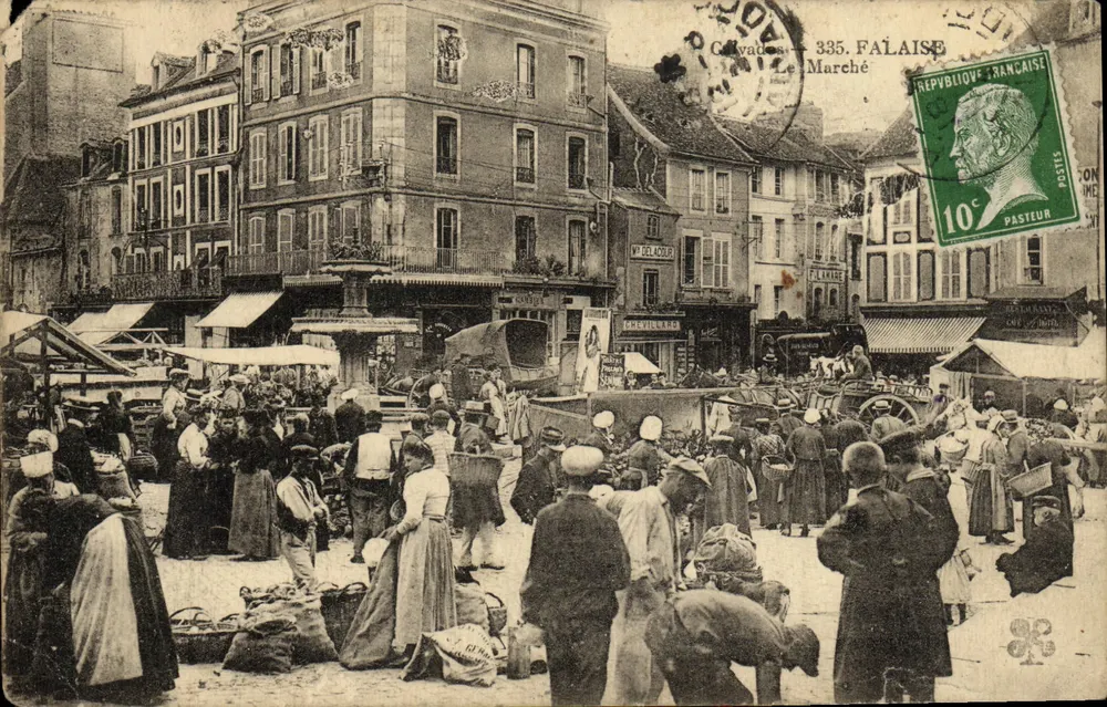 Marché de Falaise — scène animée avec éditeur 'Crevillars' et n° 335 - Frente