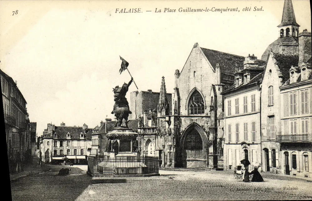 FALAISE — Place Guillaume-le-Conquérant, Südseite — C. Jeanone, Verleger-Fotograf — Palaise - Vorderseite
