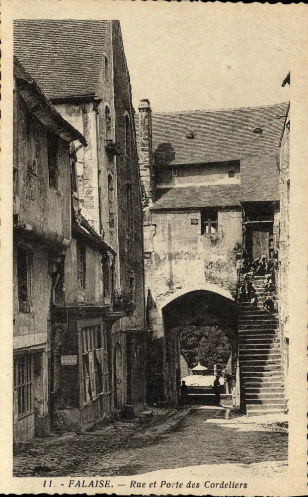 Falaise — Straße und Tor der Cordeliers — Phototypie l'Abetlie, Paris - Vorderseite