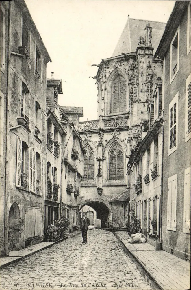 FALAISE — A Rua de l'Atche — ND Photo - Frente