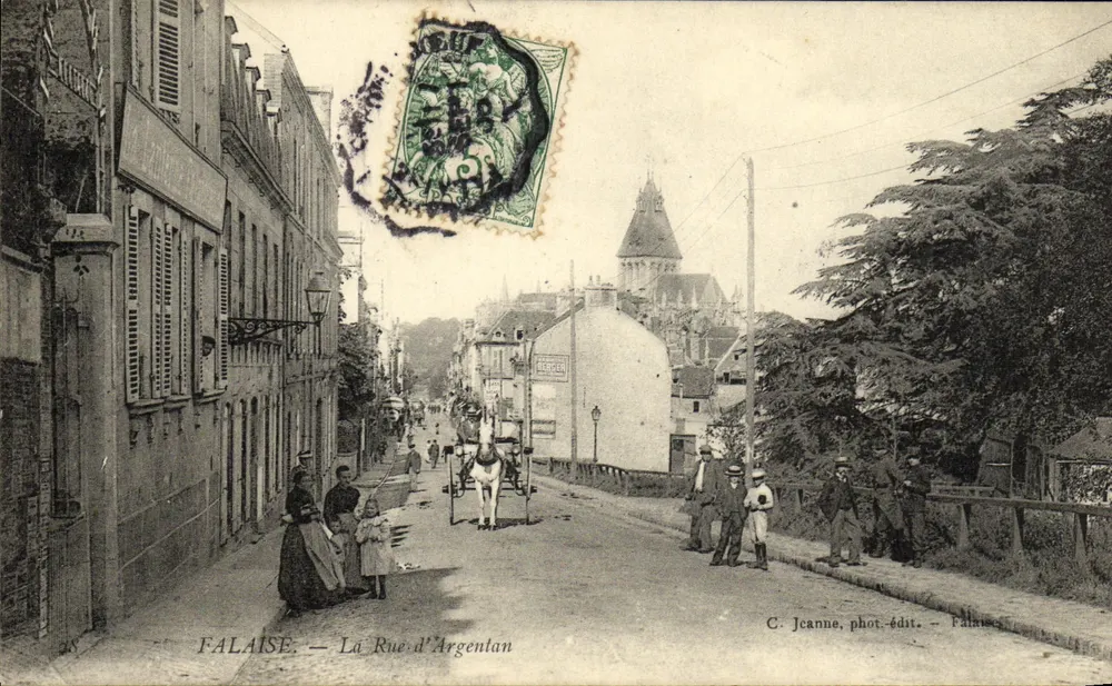 Falaise — La Rue d'Argentan — C. Jeanne, fot.-edit. - Falaise - Anverso