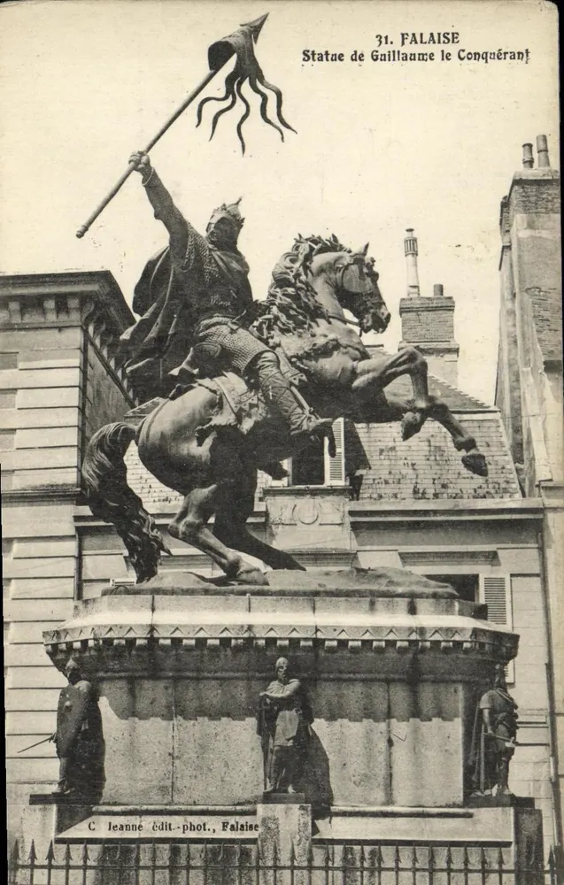 Falaise — Estátua de Guilherme o Conquistador — C. Jeanne editora-fotógrafa, Falaise - Frente