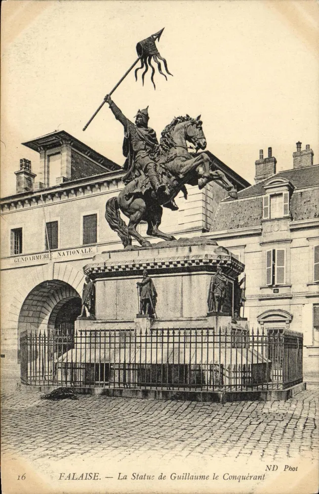 Falaise — Estátua de Guilherme o Conquistador — ND Phot, n°16 - Frente