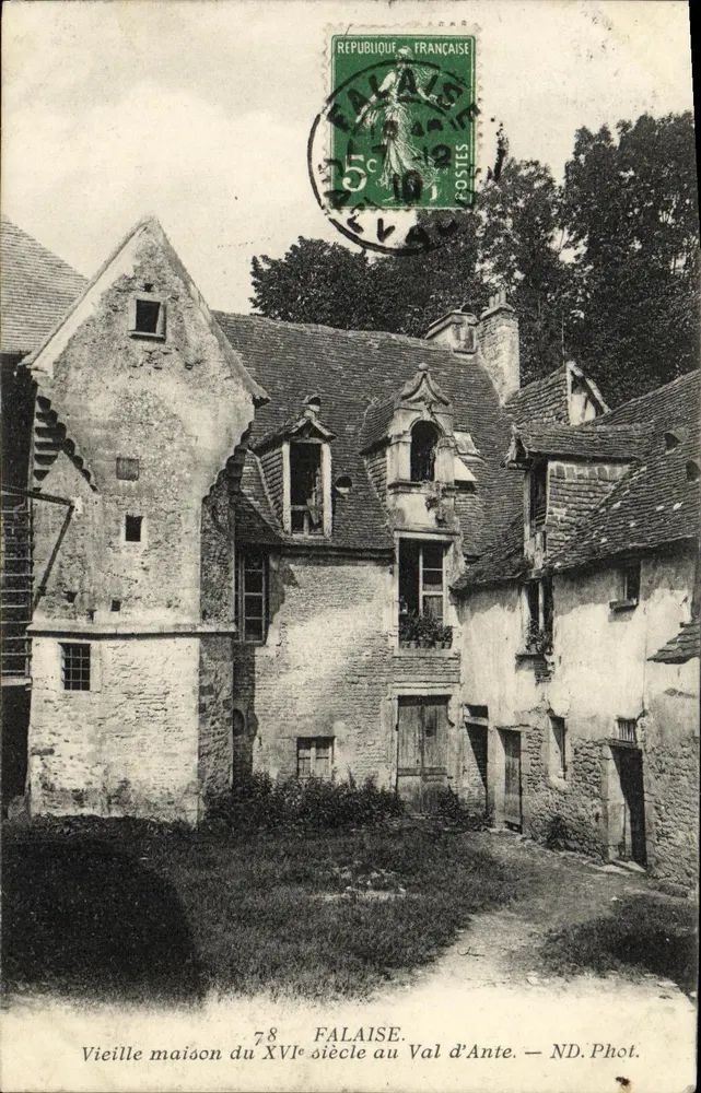 FALAISE — Altes Haus aus dem 16. Jahrhundert im Val d'Ante — ND. Phot. - Vorderseite