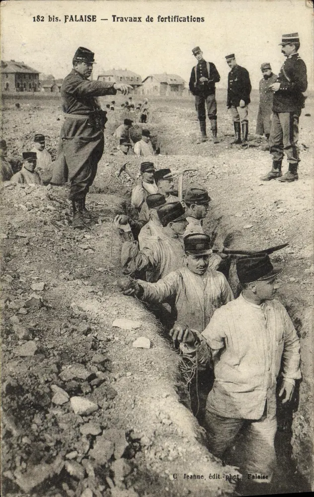 FALAISE — Travaux de fortifications — C. Jeanne, édit.-phot. Falaise - Recto
