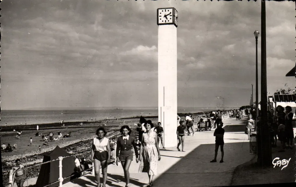 Luc-sur-Mer — La Digue e l'Orologio — Edizioni GARY, Nantes - Recto