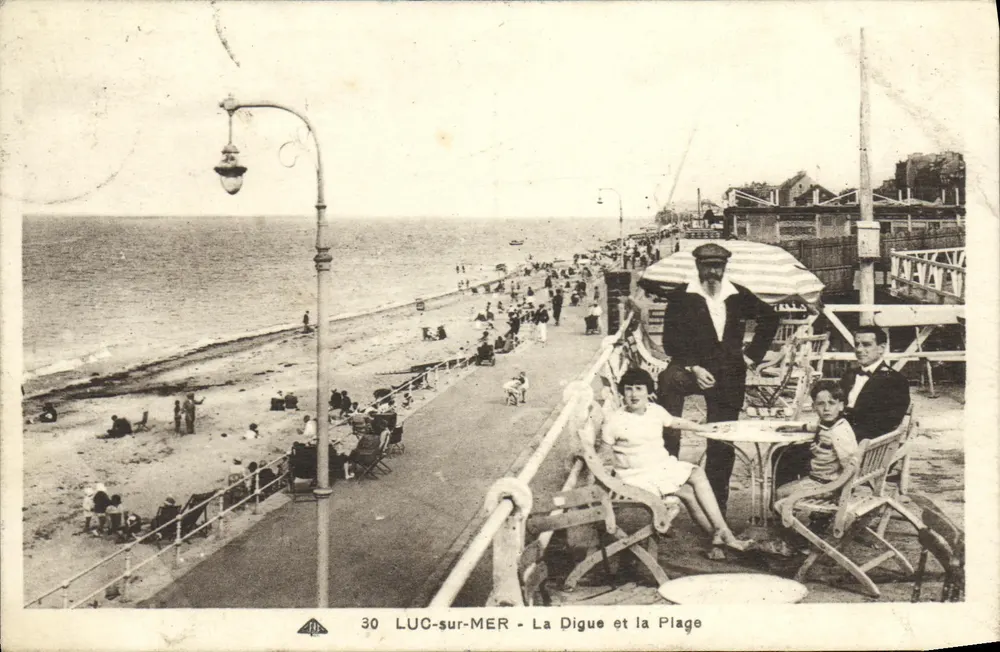 LUC-sur-MER - A Digue e a Praia — editor: O.M. DES ARTS PHOTONÉCANNIQUES, n°30 - Frente