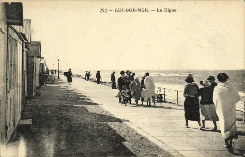 Luc-sur-Mer — A Digue — editor Neurdein Frères, Paris - Frente