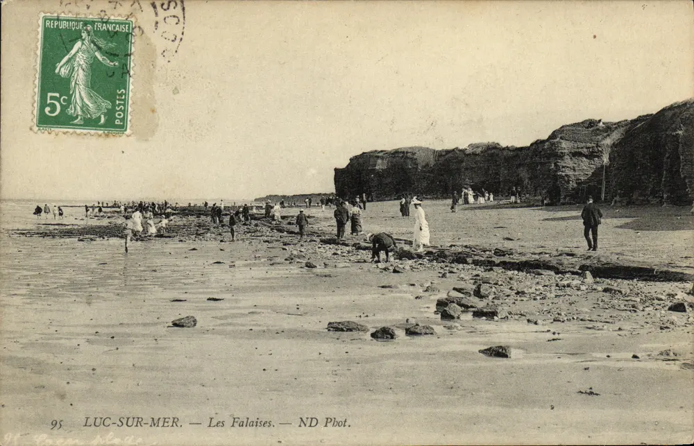 Luc-sur-Mer — As Falésias — ND Fot. - Frente