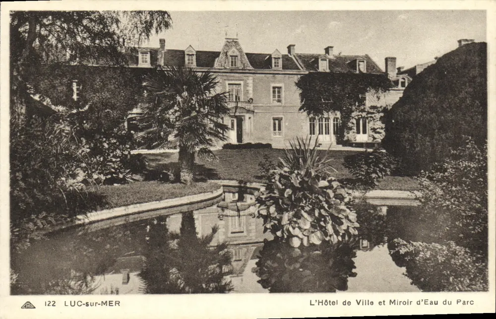 LUC-sur-MER — Das Rathaus und das Spiegelwasser im Park — AR 122 - Vorderseite