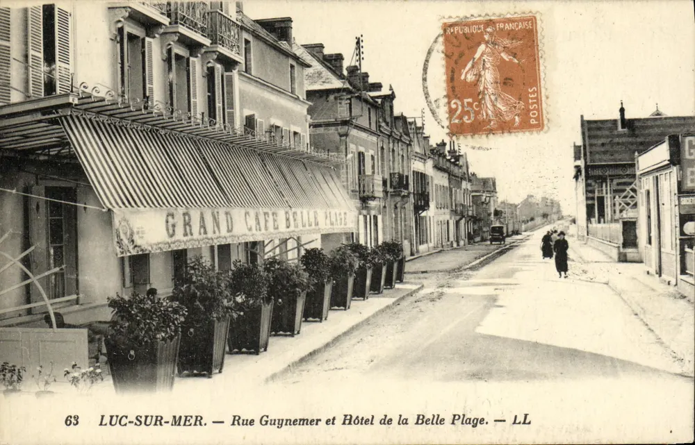 Luc-sur-Mer — Rue Guynemer und Hôtel de la Belle Plage — LL - Vorderseite