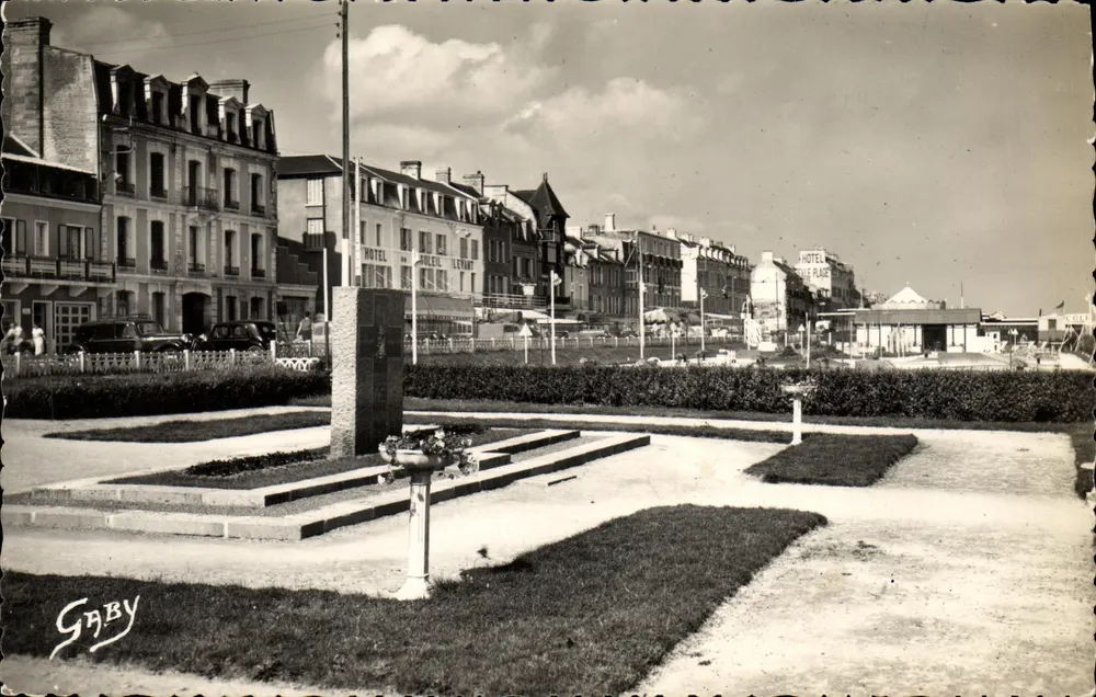 Luc-sur-Mer — Denkmal der Befreiung und Straße Charcot — Gaby - Vorderseite