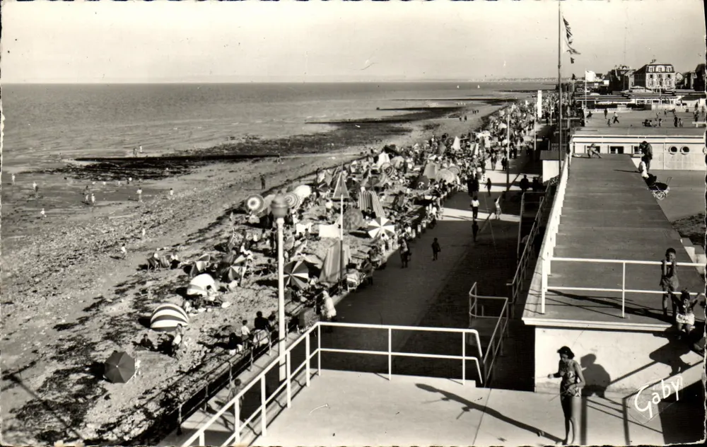 Luc-sur-Mer — A Praia — Edições Gaby - Frente