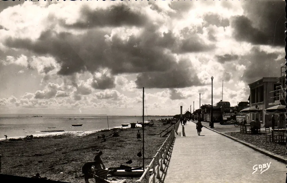 Luc-sur-Mer (Calvados) — Contraluz na Praia — Edições Gaby, Nantes - Frente