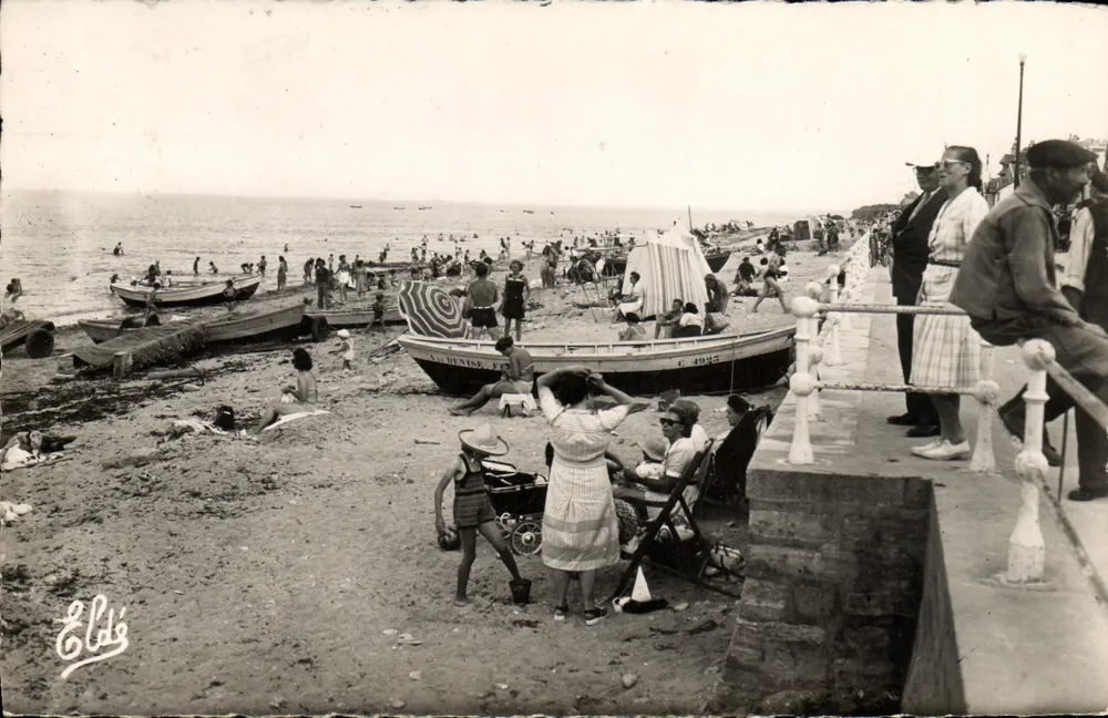 Luc-sur-Mer — lively beach — Edit. Eldé, n°40 - Front