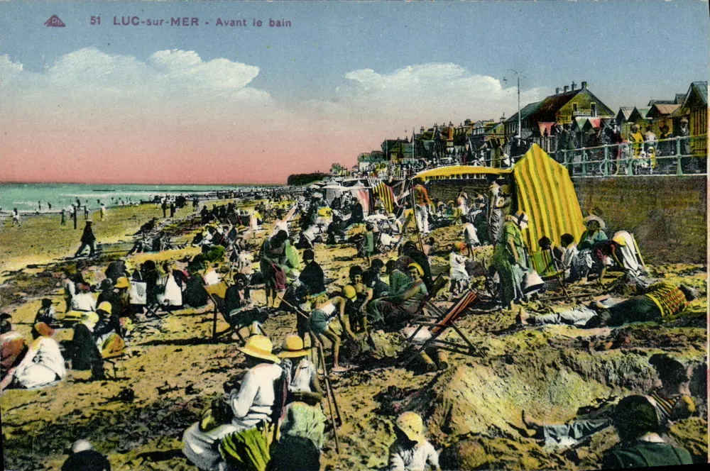 LUC-sur-MER - Antes do banho — Bilhete postal antigo n°51 — editor - Frente
