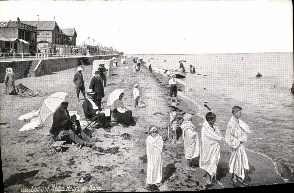 Luc-sur-Mer — L'Heure du Bain — éditeur non identifié, n° de série 1853 - Recto