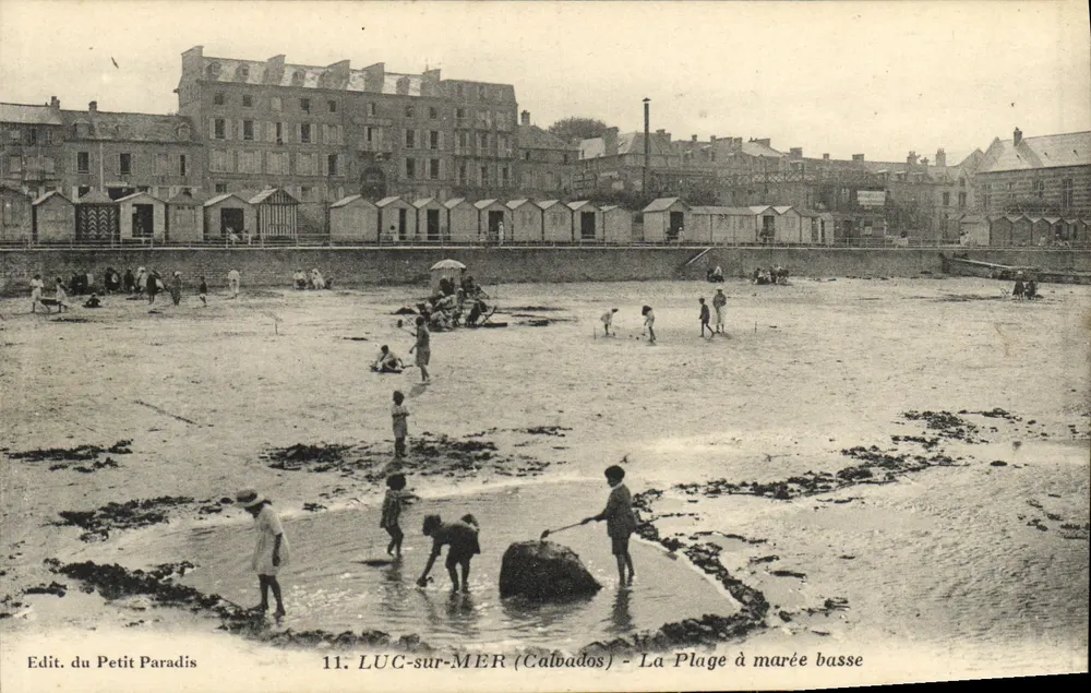 LUC-sur-MER (Calvados) - A Praia com maré baixa — Edit. du Petit Paradis, n°11 - Frente
