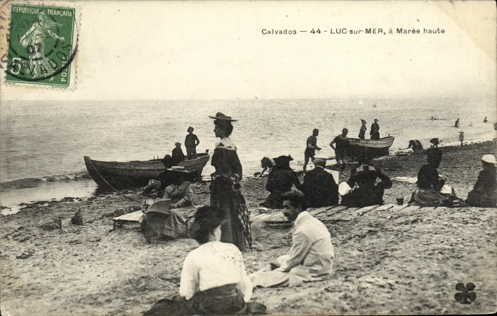 Luc-sur-Mer — praia com maré alta — Calvados — 44 - Frente
