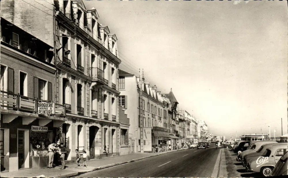 Luc-sur-Mer — Rue du Docteur Churcot und die Hotels — Cie des Arts Photomécaniques, Paris - Vorderseite