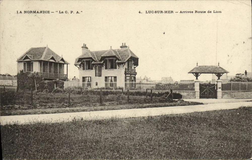 Luc-sur-Mer — Chegada Rua de Lion — A. C.P.A. - Frente