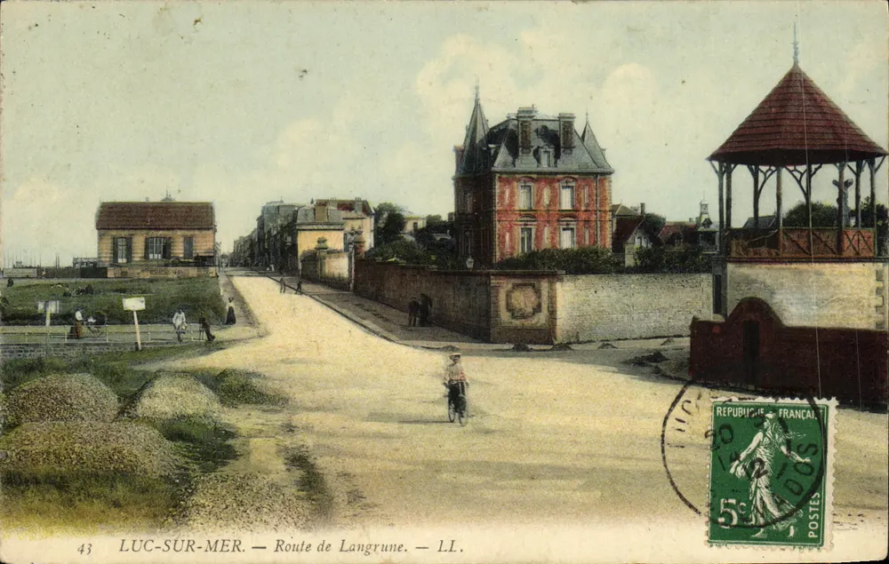 Luc-sur-Mer — Rua de Langrune — LL. - Frente