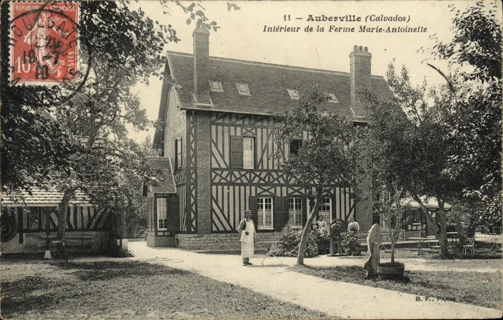 Auberville (Calvados) — Innenansicht der Farm Marie-Antoinette — B.F. Paris - Vorderseite