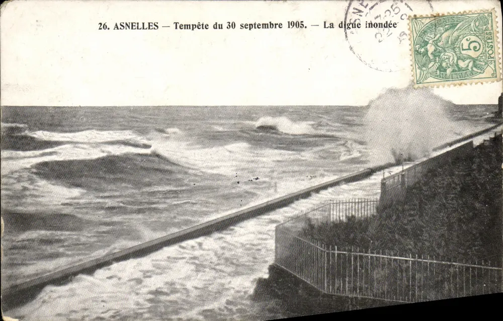 Asnelles — Tempête du 30 septembre 1905 — La digue inondée - Recto