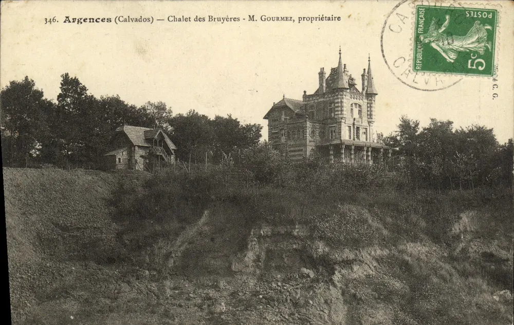 Argencies (Calvados) — Chalet des Bruyères — Herr Gourmez, Eigentümer - Vorderseite