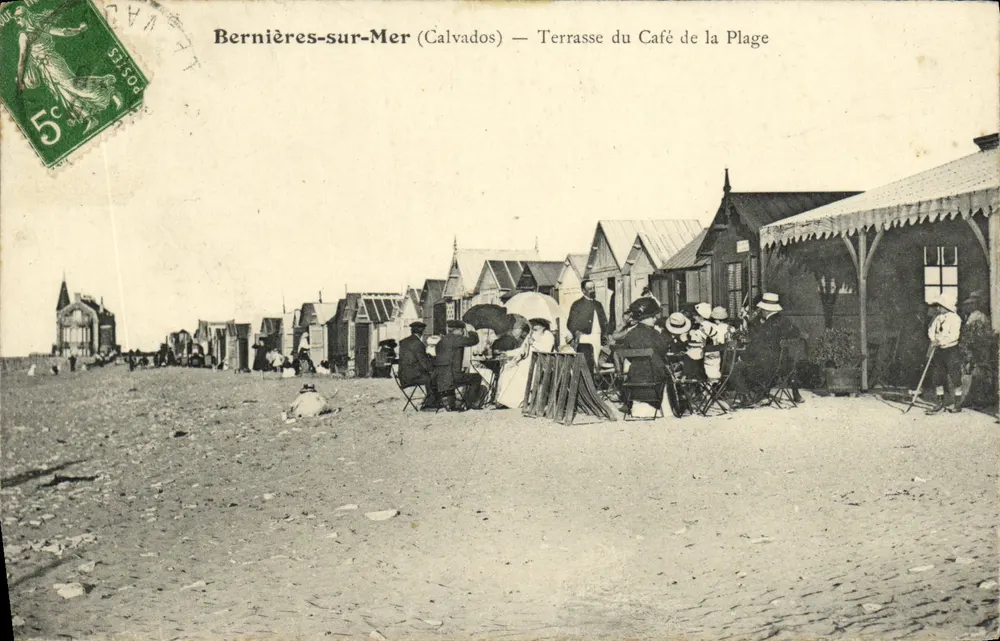 Bernières-sur-Mer (Calvados) — Terrasse des Cafés de la Plage - Vorderseite
