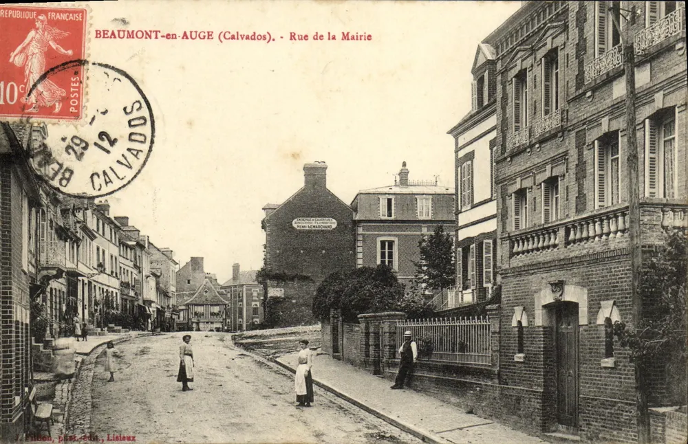 Beaumont-en-Auge (Calvados) - Rue de la Mairie — J. Pilon, édit., Lilleux - Recto