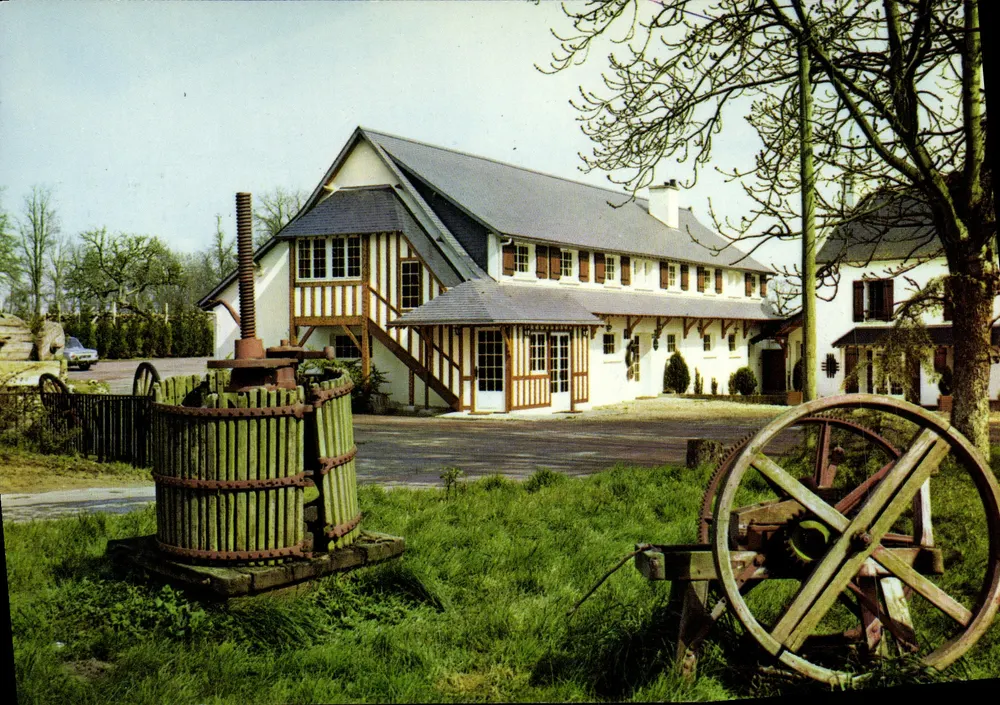 Moulin du Pré — Hostellerie em Bavenet — Fotografia Postal Industrial - Frente