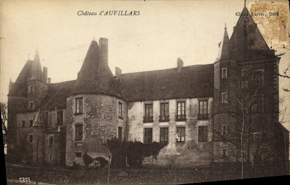 Château d'Auvillars — vue du château avec tours et toits en tuiles — Cliché Karrer, D618 - Frente